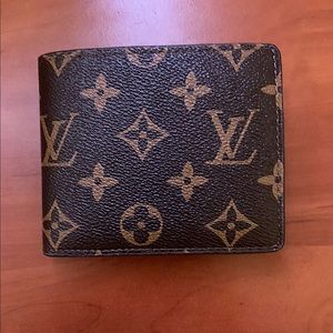 Louis Vuitton wallet. Unisex